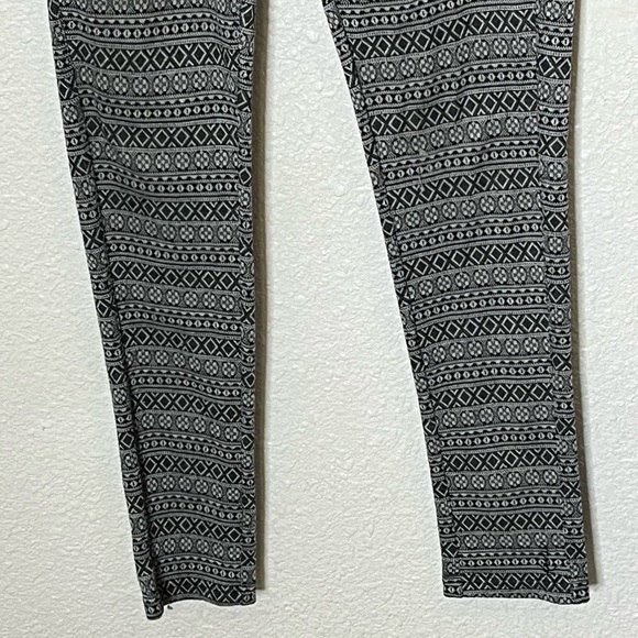 Kavu Gray/Black Leggings Sz Med - Picture 3 of 8